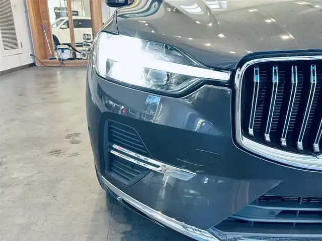 ボルボ ボルボ ＸＣ６０ アルティメット B5 AWD 大阪府 2022(令4)年 3.1万km グレー パノラマSR/HUD/ACC/HarmanKardon/純正ナビ/360度カメラ/applecarplay/純正19インチAW/ＬＥＤヘッドライト/電動リアゲート/ワイヤレス充電/ＢＬＩＳ/革シート/メモリ付きパワーシート/エアシートヒーター/ステアリングヒーター