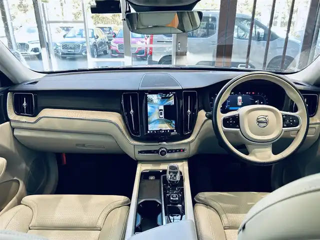 ボルボ ボルボ ＸＣ６０ アルティメット B5 AWD 大阪府 2022(令4)年 3.1万km グレー パノラマSR/HUD/ACC/HarmanKardon/純正ナビ/360度カメラ/applecarplay/純正19インチAW/ＬＥＤヘッドライト/電動リアゲート/ワイヤレス充電/ＢＬＩＳ/革シート/メモリ付きパワーシート/エアシートヒーター/ステアリングヒーター