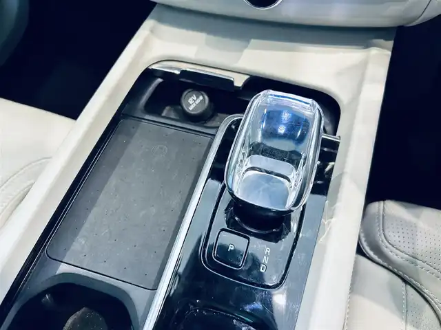 ボルボ ボルボ ＸＣ６０ アルティメット B5 AWD 大阪府 2022(令4)年 3.1万km グレー パノラマSR/HUD/ACC/HarmanKardon/純正ナビ/360度カメラ/applecarplay/純正19インチAW/ＬＥＤヘッドライト/電動リアゲート/ワイヤレス充電/ＢＬＩＳ/革シート/メモリ付きパワーシート/エアシートヒーター/ステアリングヒーター