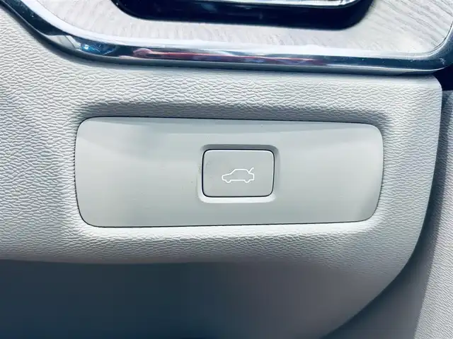 ボルボ ボルボ ＸＣ６０ アルティメット B5 AWD 大阪府 2022(令4)年 3.1万km グレー パノラマSR/HUD/ACC/HarmanKardon/純正ナビ/360度カメラ/applecarplay/純正19インチAW/ＬＥＤヘッドライト/電動リアゲート/ワイヤレス充電/ＢＬＩＳ/革シート/メモリ付きパワーシート/エアシートヒーター/ステアリングヒーター