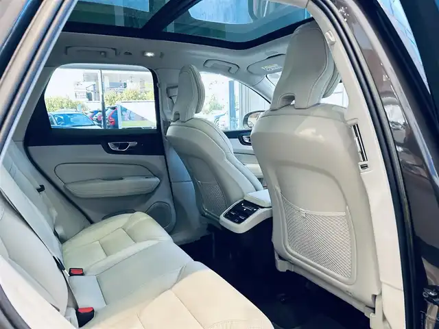 ボルボ ボルボ ＸＣ６０ アルティメット B5 AWD 大阪府 2022(令4)年 3.1万km グレー パノラマSR/HUD/ACC/HarmanKardon/純正ナビ/360度カメラ/applecarplay/純正19インチAW/ＬＥＤヘッドライト/電動リアゲート/ワイヤレス充電/ＢＬＩＳ/革シート/メモリ付きパワーシート/エアシートヒーター/ステアリングヒーター