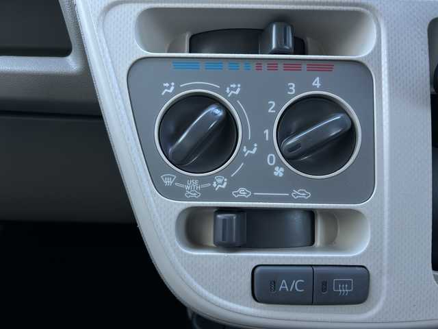 スバル ステラ L スマートアシスト 群馬県 2015(平27)年 1.2万km ブライトシルバーメタリック 純正ＳＤナビ/(FM/AM/TV/Bluetooth)/ワンオーナー/バックカメラ/パワーウィンドウ/パワーステアリング/純正アルミホイール/純正フロアマット/アイドリングストップ/横滑り防止装置/電動格納ミラー/保証書/取扱説明書/記録簿