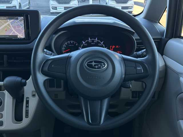 スバル ステラ L スマートアシスト 群馬県 2015(平27)年 1.2万km ブライトシルバーメタリック 純正ＳＤナビ/(FM/AM/TV/Bluetooth)/ワンオーナー/バックカメラ/パワーウィンドウ/パワーステアリング/純正アルミホイール/純正フロアマット/アイドリングストップ/横滑り防止装置/電動格納ミラー/保証書/取扱説明書/記録簿