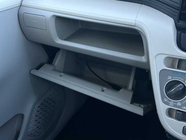 スバル ステラ L スマートアシスト 群馬県 2015(平27)年 1.2万km ブライトシルバーメタリック 純正ＳＤナビ/(FM/AM/TV/Bluetooth)/ワンオーナー/バックカメラ/パワーウィンドウ/パワーステアリング/純正アルミホイール/純正フロアマット/アイドリングストップ/横滑り防止装置/電動格納ミラー/保証書/取扱説明書/記録簿