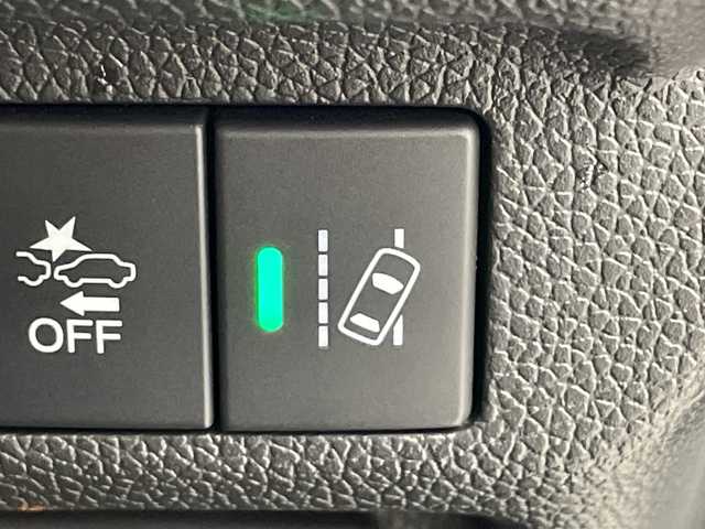 ホンダ フリード ハイブリット クロスター 群馬県 2023(令5)年 4.4万km プラチナホワイトパール 純正９型ナビ　バックカメラ　フルセグＴＶ　両側電動スライドドア　ハーフレザーシート　シートヒーター　クルーズコントロール　衝突被害軽減ブレーキ　レーンアシスト　LEDヘッドライト　オートライト　禁煙車