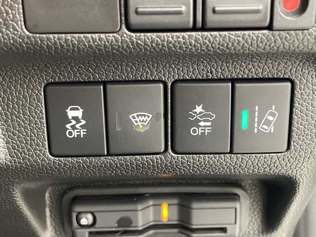 ホンダ フリード ハイブリット クロスター 群馬県 2023(令5)年 4.4万km プラチナホワイトパール 純正９型ナビ　バックカメラ　フルセグＴＶ　両側電動スライドドア　ハーフレザーシート　シートヒーター　クルーズコントロール　衝突被害軽減ブレーキ　レーンアシスト　LEDヘッドライト　オートライト　禁煙車