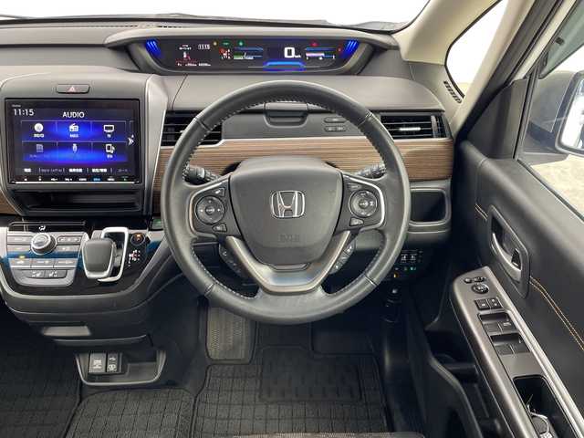 ホンダ フリード ハイブリット クロスター 群馬県 2023(令5)年 4.4万km プラチナホワイトパール 純正９型ナビ　バックカメラ　フルセグＴＶ　両側電動スライドドア　ハーフレザーシート　シートヒーター　クルーズコントロール　衝突被害軽減ブレーキ　レーンアシスト　LEDヘッドライト　オートライト　禁煙車