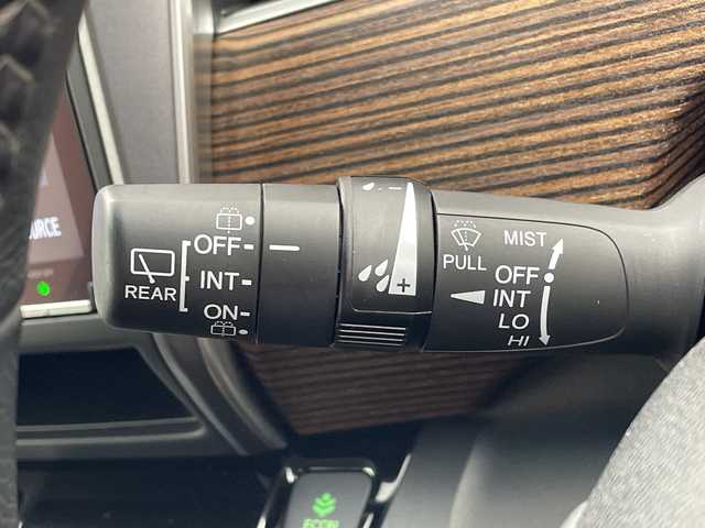 ホンダ フリード ハイブリット クロスター 群馬県 2023(令5)年 4.4万km プラチナホワイトパール 純正９型ナビ　バックカメラ　フルセグＴＶ　両側電動スライドドア　ハーフレザーシート　シートヒーター　クルーズコントロール　衝突被害軽減ブレーキ　レーンアシスト　LEDヘッドライト　オートライト　禁煙車