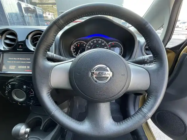 日産 ノート メダリスト 滋賀県 2013(平25)年 6.4万km ビートニックゴールド 純正ナビ/（CD/DVD/フルセグTV/SD/BT）/アラウンドビューモニター/ドライブレコーダー/ETC/ハーフレザーシート/インテリジェントキー/プッシュスタート/純正フロアマット