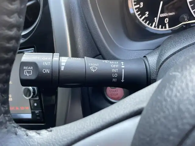 日産 ノート メダリスト 滋賀県 2013(平25)年 6.4万km ビートニックゴールド 純正ナビ/（CD/DVD/フルセグTV/SD/BT）/アラウンドビューモニター/ドライブレコーダー/ETC/ハーフレザーシート/インテリジェントキー/プッシュスタート/純正フロアマット