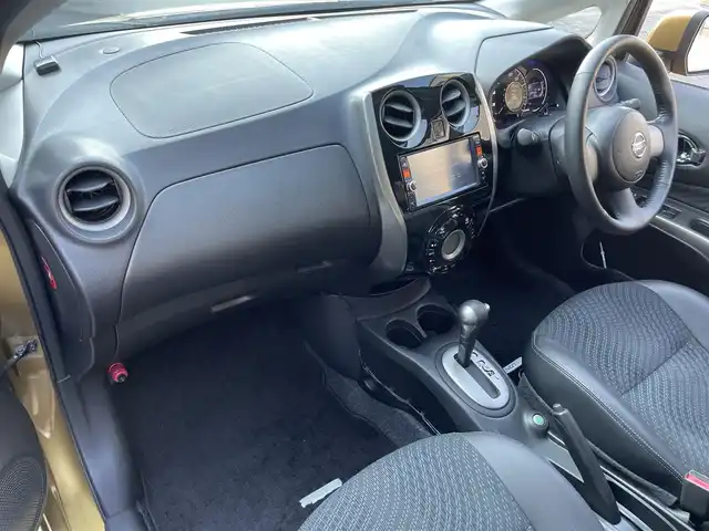 日産 ノート メダリスト 滋賀県 2013(平25)年 6.4万km ビートニックゴールド 純正ナビ/（CD/DVD/フルセグTV/SD/BT）/アラウンドビューモニター/ドライブレコーダー/ETC/ハーフレザーシート/インテリジェントキー/プッシュスタート/純正フロアマット