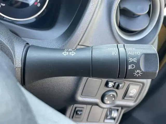 日産 ノート メダリスト 滋賀県 2013(平25)年 6.4万km ビートニックゴールド 純正ナビ/（CD/DVD/フルセグTV/SD/BT）/アラウンドビューモニター/ドライブレコーダー/ETC/ハーフレザーシート/インテリジェントキー/プッシュスタート/純正フロアマット