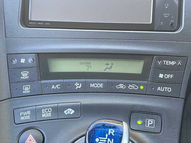 トヨタ プリウス S 長野県 2011(平23)年 6.7万km ホワイトパールクリスタルシャイン 純正メモリナビTV/Bluetooth/CD/DVD/バックカメラ/ETC/ユピテルミラー型ドライブレコーダー/GPSレーダー/純正15インチアルミ/プッシュスタート/ワンオーナー/保証書/取説/スペアキー