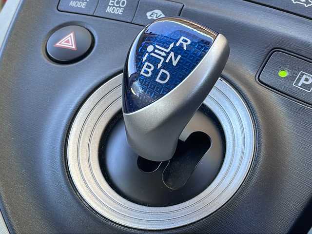 トヨタ プリウス S 長野県 2011(平23)年 6.7万km ホワイトパールクリスタルシャイン 純正メモリナビTV/Bluetooth/CD/DVD/バックカメラ/ETC/ユピテルミラー型ドライブレコーダー/GPSレーダー/純正15インチアルミ/プッシュスタート/ワンオーナー/保証書/取説/スペアキー