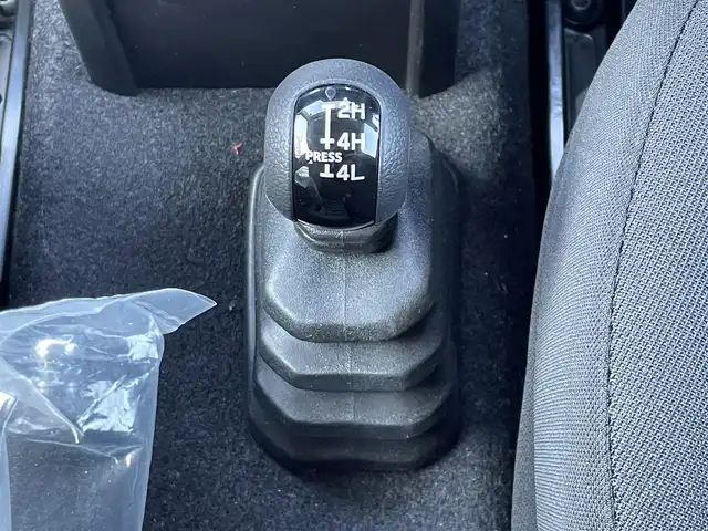 スズキ ジムニー ノマド FC 東京都 2025(令7)年 0.1千km 紺 登録済未使用車/4WD/スズキセーフティセンス/・衝突軽減装置/・車線逸脱警報装置/・横滑り防止装置/レーダークルーズコントロール/前席シートヒーター/オートライト/ヒルディセントコントロール/スマートキー/純正１５インチＡＷ/ＬＥＤヘッドライト