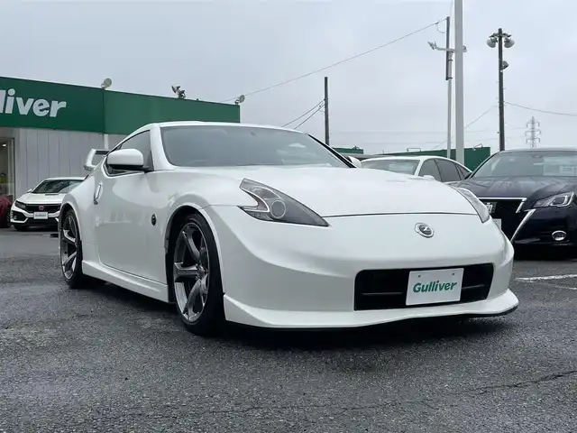 日産 フェアレディ Ｚ バージョンNISMO 千葉県 2012(平24)年 8.6万km ブリリアントホワイトパール TEIN車高調/FUJITUBO2本出しマフラー/ニスモ専用ハーフレザーシート/ニスモ専用19インチアルミホイール/インテリジェントキー/純正HDDナビ/・CD/DVD/MSV/Bluetooth/フルセグ/バックカメラ/社外カーボン調ステアリング/純正キセノンヘッドライト/パドルシフト/リアスポイラー/ビルトインETC/サイド＆カーテンエアバッグ/新車時保証書＆取扱説明書