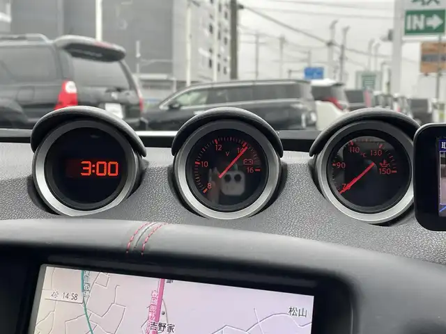 日産 フェアレディ Ｚ バージョンNISMO 千葉県 2012(平24)年 8.6万km ブリリアントホワイトパール TEIN車高調/FUJITUBO2本出しマフラー/ニスモ専用ハーフレザーシート/ニスモ専用19インチアルミホイール/インテリジェントキー/純正HDDナビ/・CD/DVD/MSV/Bluetooth/フルセグ/バックカメラ/社外カーボン調ステアリング/純正キセノンヘッドライト/パドルシフト/リアスポイラー/ビルトインETC/サイド＆カーテンエアバッグ/新車時保証書＆取扱説明書