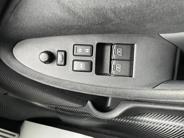 日産 フェアレディ Ｚ バージョンNISMO 千葉県 2012(平24)年 8.6万km ブリリアントホワイトパール TEIN車高調/FUJITUBO2本出しマフラー/ニスモ専用ハーフレザーシート/ニスモ専用19インチアルミホイール/インテリジェントキー/純正HDDナビ/・CD/DVD/MSV/Bluetooth/フルセグ/バックカメラ/社外カーボン調ステアリング/純正キセノンヘッドライト/パドルシフト/リアスポイラー/ビルトインETC/サイド＆カーテンエアバッグ/新車時保証書＆取扱説明書