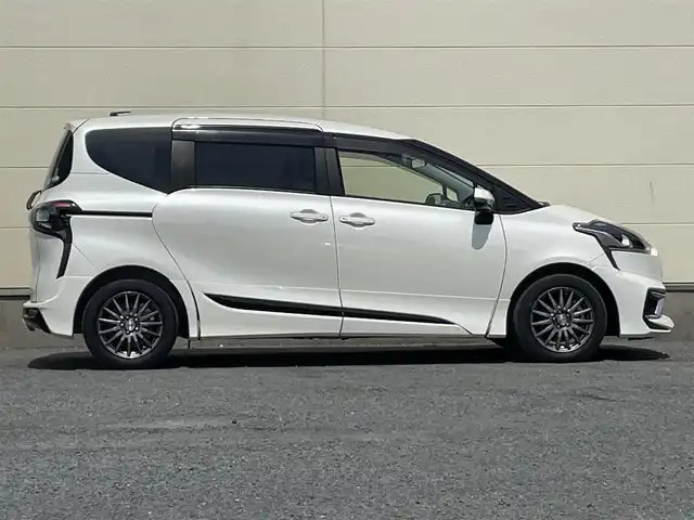 トヨタ シエンタ G クエロ 茨城県 2018(平30)年 3.2万km ホワイトパールクリスタルシャイン 革巻きステアリング/トヨタセーフティセンス/純正ナビ/バックカメラ/モデリスタ製エアロ/両側パワースライドドア/純正LEDヘッドライト/フォグランプ/純正ドライブレコーダー/純正ビルドインETC/ハーフレザーシート/プッシュスタート