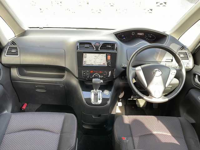 日産 セレナ ハイウェイスター 山口県 2011(平23)年 6.8万km ブリリアントホワイトパール 株)IDOMが運営する【じしゃロン宇部店】の自社ローン専用車両になります。こちらは現金またはオートローンご利用時の価格です。自社ローンご希望の方は別途その旨お申付け下さい純正ナビ（HS511D-W）/Bluetooth接続　/フルセグTV　/ETC　/バックカメラ　/純正フロアマット　/両側パワースライドドア　/純正アルミホール　/横滑り防止装置　/フォグライト　/クルーズコントロール