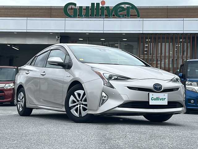 トヨタ プリウス A 沖縄県 2016(平28)年 5.6万km スティールブロンドM 禁煙車　/純正９インチ フルセグＴＶ Bluetooth DVD再生可/バックカメラ/トヨタセーフティセンス　/ビルトインＥＴＣ　/ＬＥＤヘッドライト　/オートライト　/オートハイビーム　/ブラインドスポットモニター　/ヘッドアップディスプレイ　/クリアランスソナー/スマートキー
