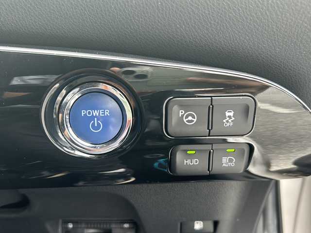 トヨタ プリウス A 沖縄県 2016(平28)年 5.6万km スティールブロンドM 禁煙車　/純正９インチ フルセグＴＶ Bluetooth DVD再生可/バックカメラ/トヨタセーフティセンス　/ビルトインＥＴＣ　/ＬＥＤヘッドライト　/オートライト　/オートハイビーム　/ブラインドスポットモニター　/ヘッドアップディスプレイ　/クリアランスソナー/スマートキー