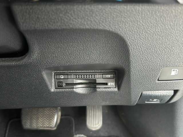 トヨタ プリウス A 沖縄県 2016(平28)年 5.6万km スティールブロンドM 禁煙車　/純正９インチ フルセグＴＶ Bluetooth DVD再生可/バックカメラ/トヨタセーフティセンス　/ビルトインＥＴＣ　/ＬＥＤヘッドライト　/オートライト　/オートハイビーム　/ブラインドスポットモニター　/ヘッドアップディスプレイ　/クリアランスソナー/スマートキー