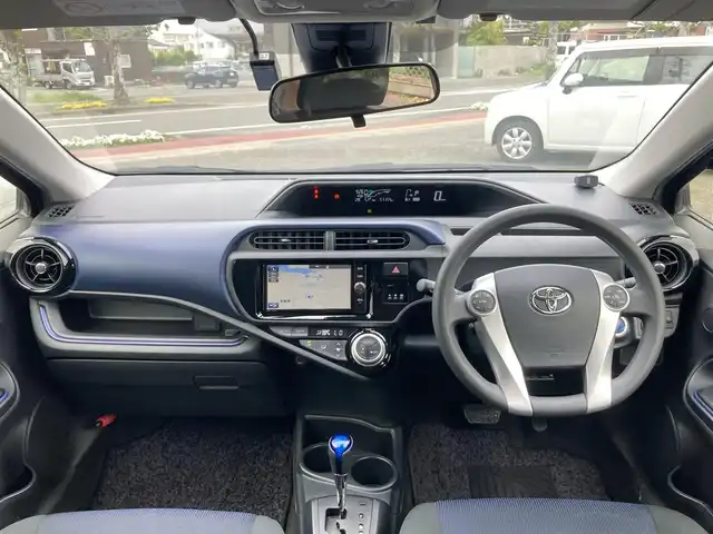 トヨタ アクア S 長崎県 2017(平29)年 5.2万km パープルメタリック 衝突被害軽減ブレーキ/レーンキープアシスト/オートマチックハイビーム/ディーラーOP・SDナビ【NSZT-W66T】/(Bluetooth接続・フルセグTV・DVD再生)/バックカメラ/ビルトインETC/LEDオートヘッドライト/ドライブレコーダー/コーナーセンサー/ステアリングスイッチ/横すべり防止装置/シートリフター/ISOFIX
