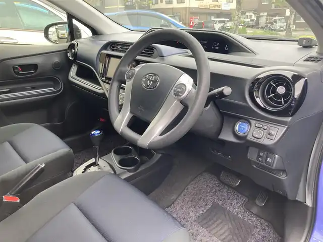 トヨタ アクア S 長崎県 2017(平29)年 5.2万km パープルメタリック 衝突被害軽減ブレーキ/レーンキープアシスト/オートマチックハイビーム/ディーラーOP・SDナビ【NSZT-W66T】/(Bluetooth接続・フルセグTV・DVD再生)/バックカメラ/ビルトインETC/LEDオートヘッドライト/ドライブレコーダー/コーナーセンサー/ステアリングスイッチ/横すべり防止装置/シートリフター/ISOFIX
