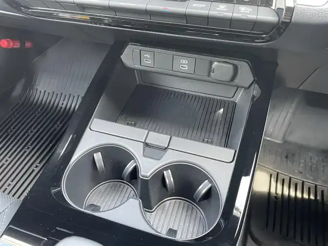 トヨタ プリウス Z 愛知県 2024(令6)年 1.2万km アティチュードブラックマイカ ・純正ディスプレイオーディオ（ナビ付き）/・全方位カメラ/・フルセグTV/・ETC2.0/・Bluetooth/USB接続/・パワーシート（D）/・合成皮革シート/・シートヒーター（D/N）/・シートベンチレーション（D/N）/・ステアリングヒーター/・純正フロアマット/・純正19インチアルミホイール/・アダプティブクルーズコントロール/・パーキングアシスト/・LEDヘッドライト/・オートマチックハイビーム/・コーナーセンサー/・横滑り防止装置/・衝突軽減ブレーキ/・レーンキープアシスト/・ブラインドスポットモニター/・充電用USBポート（5個）/・電動パーキングブレーキ/・ブレーキホールド