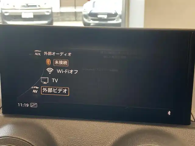 アウディ Ｑ２ 35TFSI アドバンスド 熊本県 2022(令4)年 2.3万km ブリリアントレッド ・スマートキー/・プッシュスタート/・ハイビームアシスト/・パーキングエイド/・距離警告/・ADA/・Audiプレセンス/・Audiサイドアシスト/・Audiアクティブレーンアシスト/・休憩の推奨/・クルーズコントロール(追従式)/・前席シートヒーター /・純正メモリナビ/　【DVD・Bluetooth・USB・SD・AUX】/・フルセグTV/・バックカメラ/・ETC/・バーチャルコクピット/・パワーバックドア/・LEDヘッドランプ/・保証書/取説