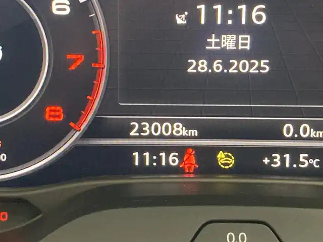 アウディ Ｑ２ 35TFSI アドバンスド 熊本県 2022(令4)年 2.3万km ブリリアントレッド ・スマートキー/・プッシュスタート/・ハイビームアシスト/・パーキングエイド/・距離警告/・ADA/・Audiプレセンス/・Audiサイドアシスト/・Audiアクティブレーンアシスト/・休憩の推奨/・クルーズコントロール(追従式)/・前席シートヒーター /・純正メモリナビ/　【DVD・Bluetooth・USB・SD・AUX】/・フルセグTV/・バックカメラ/・ETC/・バーチャルコクピット/・パワーバックドア/・LEDヘッドランプ/・保証書/取説