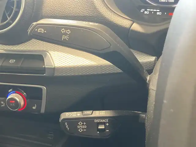アウディ Ｑ２ 35TFSI アドバンスド 熊本県 2022(令4)年 2.3万km ブリリアントレッド ・スマートキー/・プッシュスタート/・ハイビームアシスト/・パーキングエイド/・距離警告/・ADA/・Audiプレセンス/・Audiサイドアシスト/・Audiアクティブレーンアシスト/・休憩の推奨/・クルーズコントロール(追従式)/・前席シートヒーター /・純正メモリナビ/　【DVD・Bluetooth・USB・SD・AUX】/・フルセグTV/・バックカメラ/・ETC/・バーチャルコクピット/・パワーバックドア/・LEDヘッドランプ/・保証書/取説