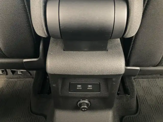 アウディ Ｑ２ 35TFSI アドバンスド 熊本県 2022(令4)年 2.3万km ブリリアントレッド ・スマートキー/・プッシュスタート/・ハイビームアシスト/・パーキングエイド/・距離警告/・ADA/・Audiプレセンス/・Audiサイドアシスト/・Audiアクティブレーンアシスト/・休憩の推奨/・クルーズコントロール(追従式)/・前席シートヒーター /・純正メモリナビ/　【DVD・Bluetooth・USB・SD・AUX】/・フルセグTV/・バックカメラ/・ETC/・バーチャルコクピット/・パワーバックドア/・LEDヘッドランプ/・保証書/取説