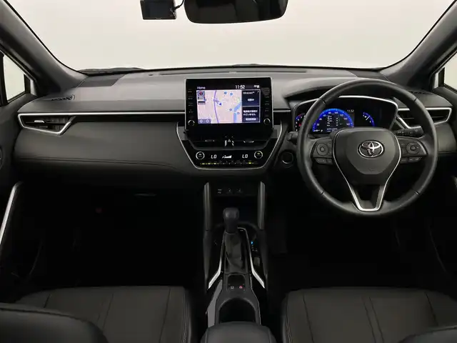 トヨタ カローラ クロス Z 新潟県 2021(令3)年 1.2万km プラチナホワイトパールマイカ ワンオーナー/衝突被害軽減ブレーキ/レーンキープアシスト/ブラインドスポットモニター/パノラマルーフ/純正ナビ/　（BT/USB/AM/FM）/全周囲カメラ/レーダークルーズコントロール/LEDオートライト/ハーフレザーシート/パワーシート/シートヒーター/純正18インチアルミホイール/ステアリングスイッチ/USBポート/スマートキー/ビルトインETC