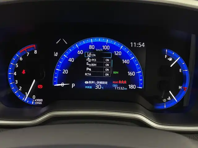 トヨタ カローラ クロス Z 新潟県 2021(令3)年 1.2万km プラチナホワイトパールマイカ ワンオーナー/衝突被害軽減ブレーキ/レーンキープアシスト/ブラインドスポットモニター/パノラマルーフ/純正ナビ/　（BT/USB/AM/FM）/全周囲カメラ/レーダークルーズコントロール/LEDオートライト/ハーフレザーシート/パワーシート/シートヒーター/純正18インチアルミホイール/ステアリングスイッチ/USBポート/スマートキー/ビルトインETC