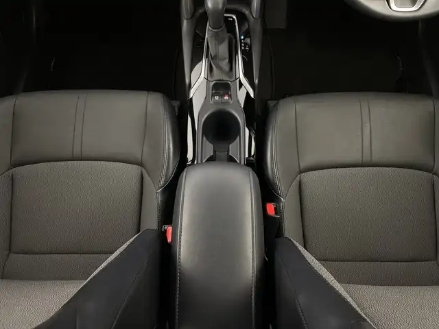 トヨタ カローラ クロス Z 新潟県 2021(令3)年 1.2万km プラチナホワイトパールマイカ ワンオーナー/衝突被害軽減ブレーキ/レーンキープアシスト/ブラインドスポットモニター/パノラマルーフ/純正ナビ/　（BT/USB/AM/FM）/全周囲カメラ/レーダークルーズコントロール/LEDオートライト/ハーフレザーシート/パワーシート/シートヒーター/純正18インチアルミホイール/ステアリングスイッチ/USBポート/スマートキー/ビルトインETC