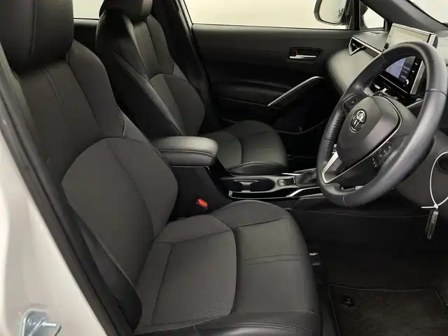 トヨタ カローラ クロス Z 新潟県 2021(令3)年 1.2万km プラチナホワイトパールマイカ ワンオーナー/衝突被害軽減ブレーキ/レーンキープアシスト/ブラインドスポットモニター/パノラマルーフ/純正ナビ/　（BT/USB/AM/FM）/全周囲カメラ/レーダークルーズコントロール/LEDオートライト/ハーフレザーシート/パワーシート/シートヒーター/純正18インチアルミホイール/ステアリングスイッチ/USBポート/スマートキー/ビルトインETC