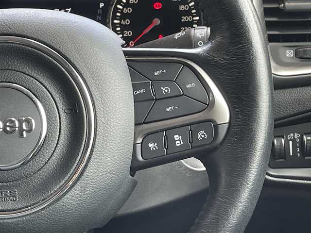 クライスラー・ジープ ジープ レネゲード リミテッド 高知県 2021(令3)年 1.7万km グレー 黒レザーシート/D/N席パワーシート/シートヒーター/ハンドルヒーター/純正ナビ/ 【AM/FM/BT/フルセグTV】/バックカメラ/前後ドライブレコーダー/アダプティブクルーズコントロール/ブラインドスポットモニター/スペアキー