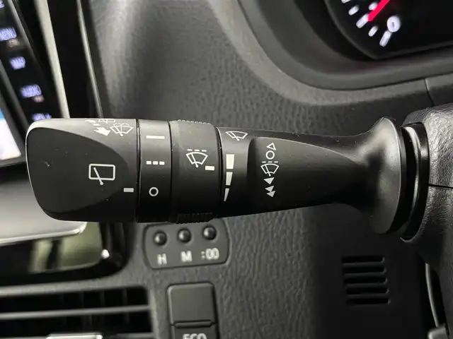 トヨタ ヴォクシー ZS 煌Ⅱ 大阪府 2020(令2)年 7.1万km ホワイトパールクリスタルシャイン トヨタセーフティーセンス/・プリクラッシュセーフティー/・レーンディパーチャーアラート/・オートマチックハイビーム/・パーキングサポートブレーキ/・先行車発進お知らせ機能/・インテリジェントクリアランスソナー/クルーズコントロール/純正7インチナビ/バックカメラ/両側パワースライドドア/LEDヘッドライト/LEDフロントフォグランプ/本革巻きステアリング/純正16インチアルミホイール/純正サイドバイザー/純正ビルトインETC/スマートキー