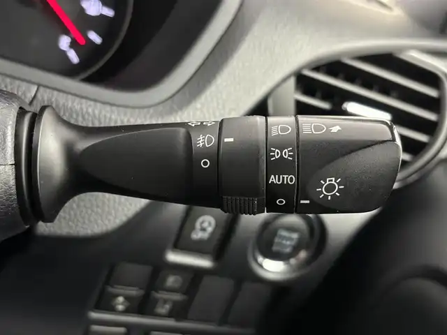 トヨタ ヴォクシー ZS 煌Ⅱ 大阪府 2020(令2)年 7.1万km ホワイトパールクリスタルシャイン トヨタセーフティーセンス/・プリクラッシュセーフティー/・レーンディパーチャーアラート/・オートマチックハイビーム/・パーキングサポートブレーキ/・先行車発進お知らせ機能/・インテリジェントクリアランスソナー/クルーズコントロール/純正7インチナビ/バックカメラ/両側パワースライドドア/LEDヘッドライト/LEDフロントフォグランプ/本革巻きステアリング/純正16インチアルミホイール/純正サイドバイザー/純正ビルトインETC/スマートキー