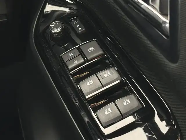 トヨタ ヴォクシー ZS 煌Ⅱ 大阪府 2020(令2)年 7.1万km ホワイトパールクリスタルシャイン トヨタセーフティーセンス/・プリクラッシュセーフティー/・レーンディパーチャーアラート/・オートマチックハイビーム/・パーキングサポートブレーキ/・先行車発進お知らせ機能/・インテリジェントクリアランスソナー/クルーズコントロール/純正7インチナビ/バックカメラ/両側パワースライドドア/LEDヘッドライト/LEDフロントフォグランプ/本革巻きステアリング/純正16インチアルミホイール/純正サイドバイザー/純正ビルトインETC/スマートキー