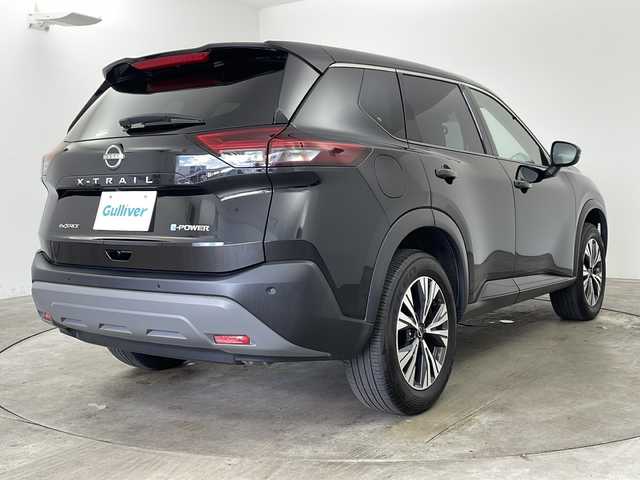 日産 エクストレイル X e－4ORCE 兵庫県 2023(令5)年 2.2万km ダイヤモンドブラック ・純正ナビ/BT/SD/HDMI/フルセグTV/・バックカメラ/・プロパイロット/・VDC（ビークルダイナミクスコントロール）/・インテリジェントクルーズコントロール/・ヒルスタートアシスト/・アドバンスドヒルディセントコントロール/・インテリジェントエマージェンシーブレーキ/・踏み間違い衝突防止アシスト/・標識検知機能/・前方衝突予測警報/・ふらつき警報/・車線逸脱防止支援システム/・車線逸脱警報/・後退時車両検知警報/・全席シートヒーター/・前席パワーシート/・ステアリングヒーター/・ステアリングリモコン/・電動パーキングブレーキ/・オートホールド/・運転席メモリーシート/・パワーバックドア/・ヘッドライトレベライザー/・BSM（ブラインドスポットモニター）/・LEDオートライト/・純正18インチアルミホイール/・ビルドインETC/・前方ドライブレコーダー