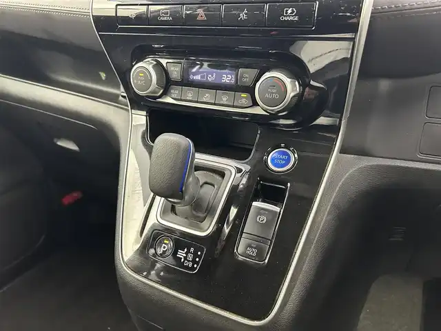 日産 セレナ 千葉県 2020(令2)年 6.2万km ブリリアントシルバー 禁煙車/エマージェンシーブレーキ/・インテリジェントパーキングアシスト/・プロパイロット/・車線逸脱警報システム/・ブラインドスポットモニタ/両側電動ドア/純正10インチメモリナビ/・型番：MM519D-L/・CD/DVD/Blu-ray/Bluetooth/フルセグTV/・ビルトインETC/・アラウンドビューモニター/革巻きステアリング/・ステアリングスイッチ/電子パーキング/・ブレーキホールド/左右独立エアコン/純正フロアマット/純正15インチAW/オートライト/・LEDヘッドライト/・LEDフォグランプ/プッシュスタート/・スマートキー/・スペアキー