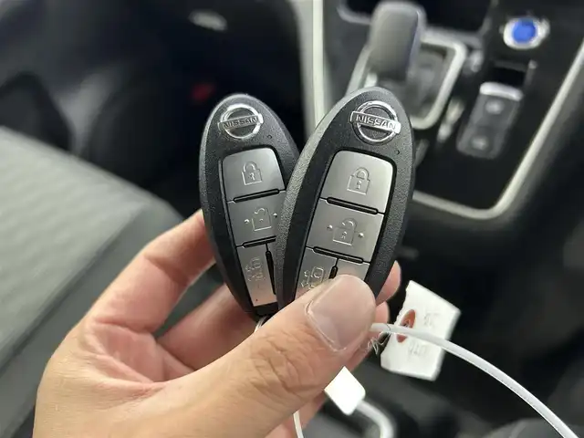 日産 セレナ 千葉県 2020(令2)年 6.2万km ブリリアントシルバー 禁煙車/エマージェンシーブレーキ/・インテリジェントパーキングアシスト/・プロパイロット/・車線逸脱警報システム/・ブラインドスポットモニタ/両側電動ドア/純正10インチメモリナビ/・型番：MM519D-L/・CD/DVD/Blu-ray/Bluetooth/フルセグTV/・ビルトインETC/・アラウンドビューモニター/革巻きステアリング/・ステアリングスイッチ/電子パーキング/・ブレーキホールド/左右独立エアコン/純正フロアマット/純正15インチAW/オートライト/・LEDヘッドライト/・LEDフォグランプ/プッシュスタート/・スマートキー/・スペアキー
