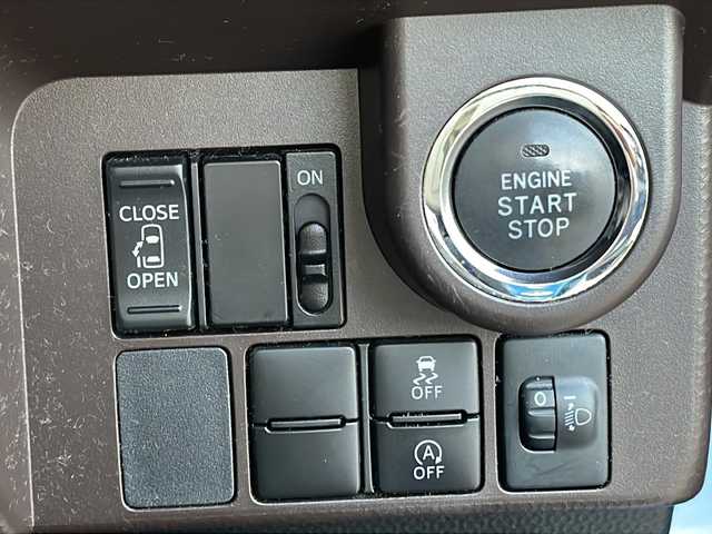 トヨタ ルーミー X 沖縄県 2016(平28)年 9.5万km ファインブルーマイカメタリック 純正ナビ/スマートキー/ＥＴＣ/片側パワースライド/電格ミラー/バイザー/リアロールサンシェード/横滑り防止装置/オートライト/Ｂｌｕｅｔｏｏｔｈ　/ＣＤ/ワンセグテレビ/アイドリングストップ/プッシュスタート/片側パワースライドドア