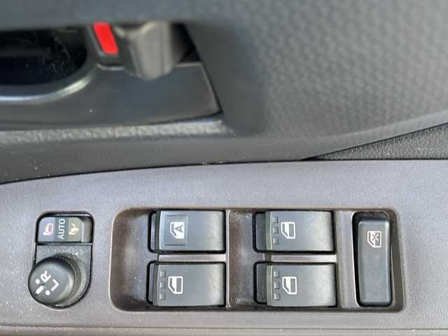 トヨタ ルーミー X 沖縄県 2016(平28)年 9.5万km ファインブルーマイカメタリック 純正ナビ/スマートキー/ＥＴＣ/片側パワースライド/電格ミラー/バイザー/リアロールサンシェード/横滑り防止装置/オートライト/Ｂｌｕｅｔｏｏｔｈ　/ＣＤ/ワンセグテレビ/アイドリングストップ/プッシュスタート/片側パワースライドドア