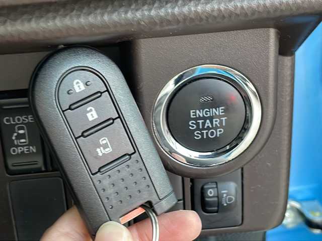 トヨタ ルーミー X 沖縄県 2016(平28)年 9.5万km ファインブルーマイカメタリック 純正ナビ/スマートキー/ＥＴＣ/片側パワースライド/電格ミラー/バイザー/リアロールサンシェード/横滑り防止装置/オートライト/Ｂｌｕｅｔｏｏｔｈ　/ＣＤ/ワンセグテレビ/アイドリングストップ/プッシュスタート/片側パワースライドドア