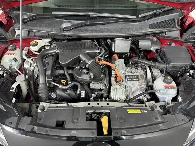 日産 オーラ G 佐賀県 2021(令3)年 6.5万km ガーネットレッド/スーパーブラック 2トーン 純正9インチナビ/フルセグTV/Bluetooth/androidauto/Applecarplay/全方位カメラ/BOSEプレミアムサウンド/BOSEスピーカー内蔵ヘッドレスト/デジタルインナールームミラー/衝突被害軽減システム/プロパイロット/レーダークルーズコントロール/レーンアシスト/ブラインドスポットモニター/ロードサインアシスト/クリアランスソナー/オートライト/オートマチックハイビーム/LEDヘッドライト/LEDフォグライト/電子パーキング/オートブレーキホールド/前方ドライブレコーダー/ハーフレザーシート/ISOFIX対応シート/置くだけ充電/純正フロアマット/純正17インチアルミホイール/スマートキー/プッシュスタート