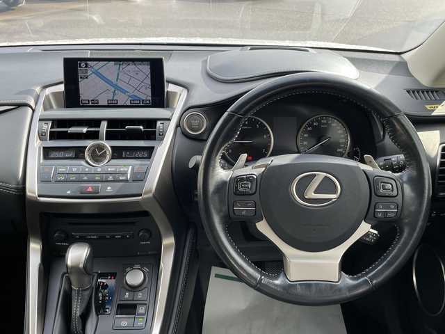 レクサス ＮＸ 200t 石川県 2015(平27)年 5.5万km ソニッククォーツ 純正ナビ　フルセグＴＶ　全方位カメラ　クルーズコントロール　パワーバックドア　レーダーブレーキ　純正アルミホイール　スマートキー　ＢＳＭ　電動ミラー　パワーシート　ＬＥＤヘッドライト